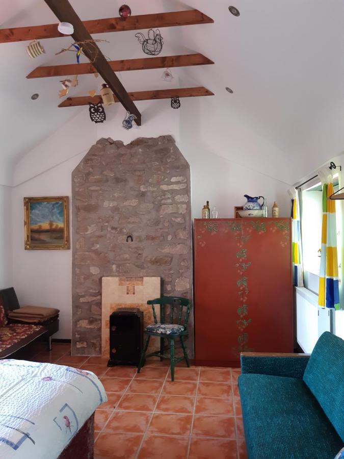 Back2Roots - Beautifully Restored Cottage, Doochary Kültér fotó